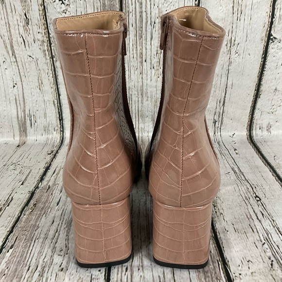 Steve Madden “Darma” Crocodile Embossed Ankle Boots Blush Tan Bootie Sz 10 - Picture 3 of 9